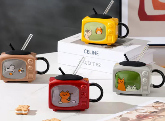 اكواب مع قصبه على شكل تلفزيون